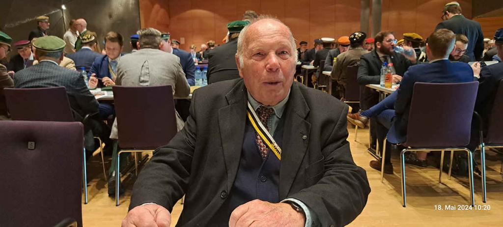 Bbr. Roland als aufmerksamer Betrachter