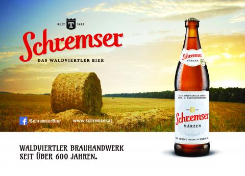 Schremser Brauerei Bildwerbung mit Wiese, Heuballen und Flaschenbier