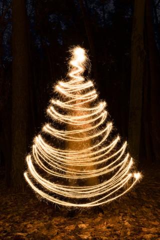 Weihnachtsbaum von Vladislav Murashko Weihnachtsbaum aus Lichtspuren von Vladislav Murashko byPexels