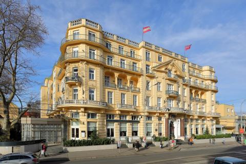 Parkhotel Schönbrunn in Hietzing_by_Wikipedia